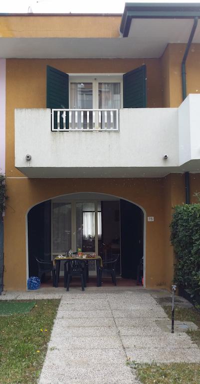 Villa Malaga Каорле Экстерьер фото